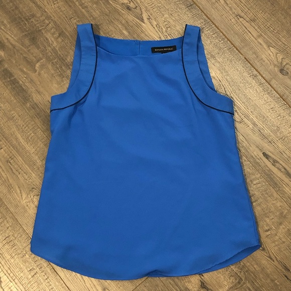 Chip Banana Republic Top available 😍